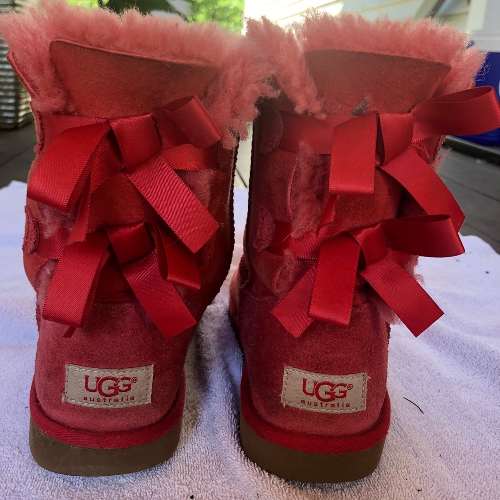 Girls Ugg boots size 4
